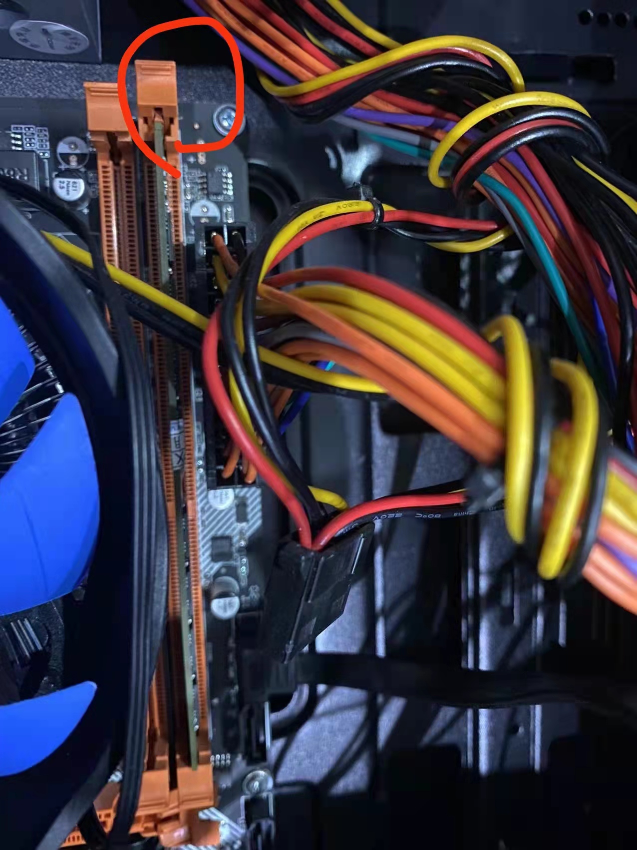 电脑开机一串英文字母进不了系统,电脑开机亮屏又黑了无显示怎么办