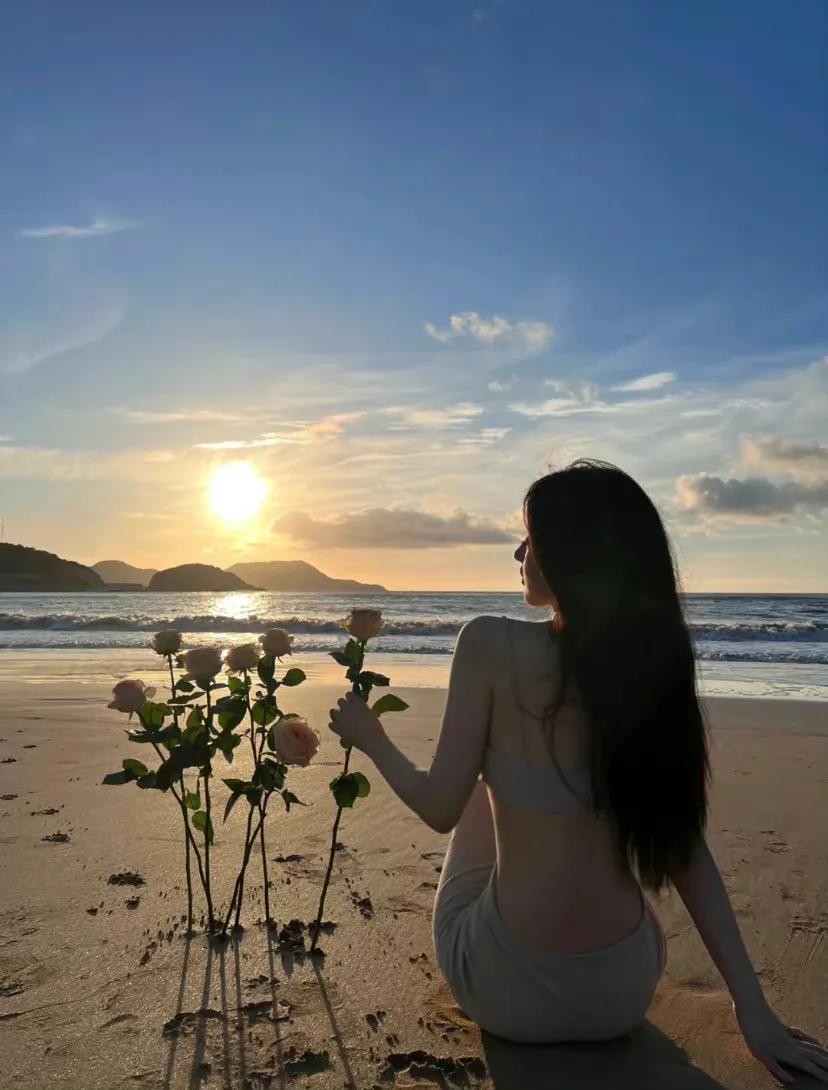 情绪文案｜“能活在自己的喜欢里，那才叫活着。”