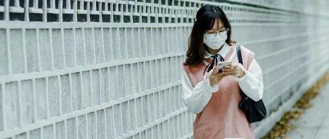 现在学校的老师做教学是副业,老师的教学已经成为副业