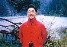 当年“小平您好”4字横幅：横幅用的是床单，笔用的是抹布