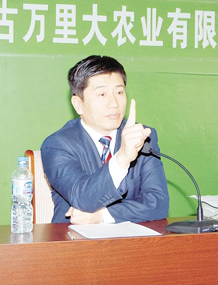 赵本山幕后金主，花百万买手机号，最终为何锒铛入狱?