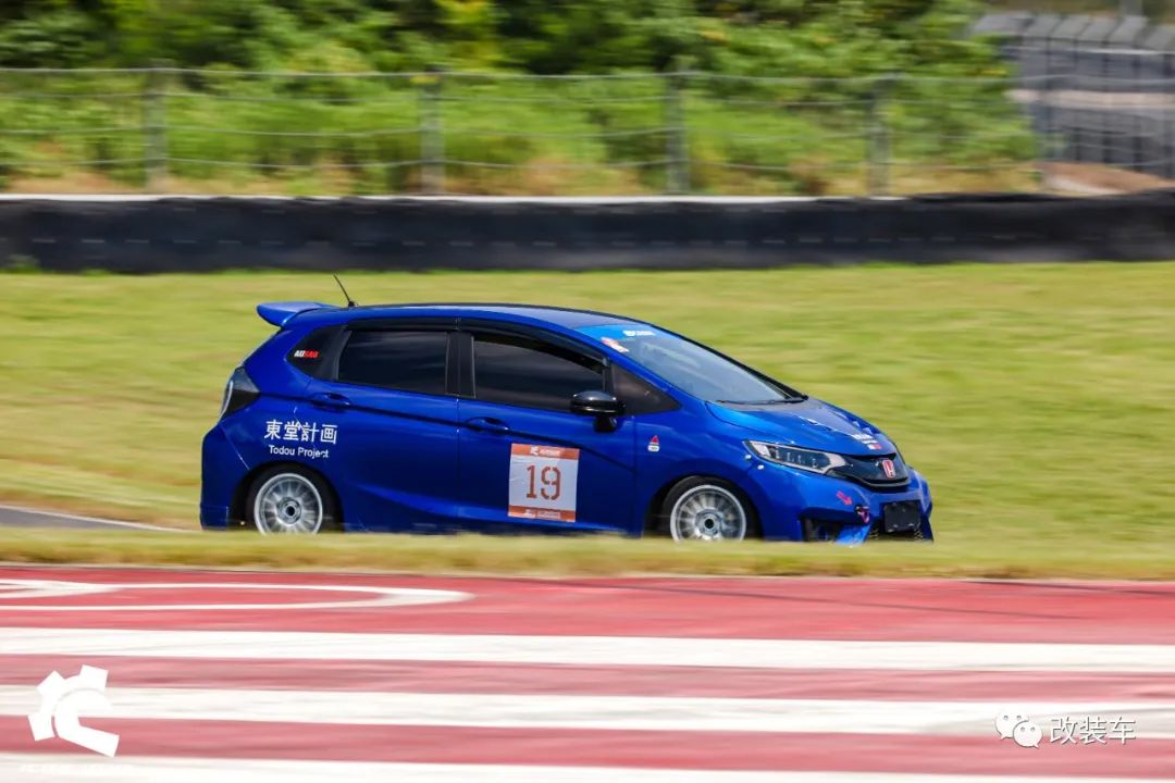 第四代全新飞度曾经的平民超跑gk5,18款本田飞度gk5舒适版改装
