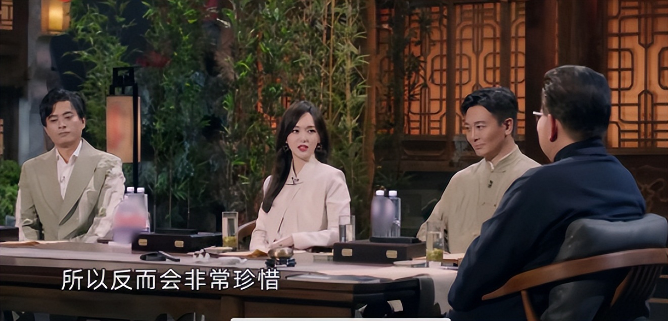 唐嫣自曝和罗晋隔空互动超甜蜜,唐嫣与罗晋甜蜜如初