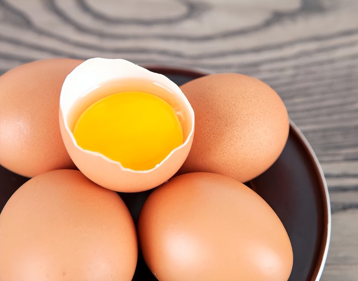 鸡蛋黄最多可以吃几个,鸡蛋黄每天最多能吃几个