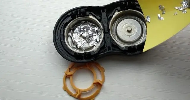 剃须刀变钝不要扔教你修复的方法,剃须刀钝了只需一张纸就能变锋利