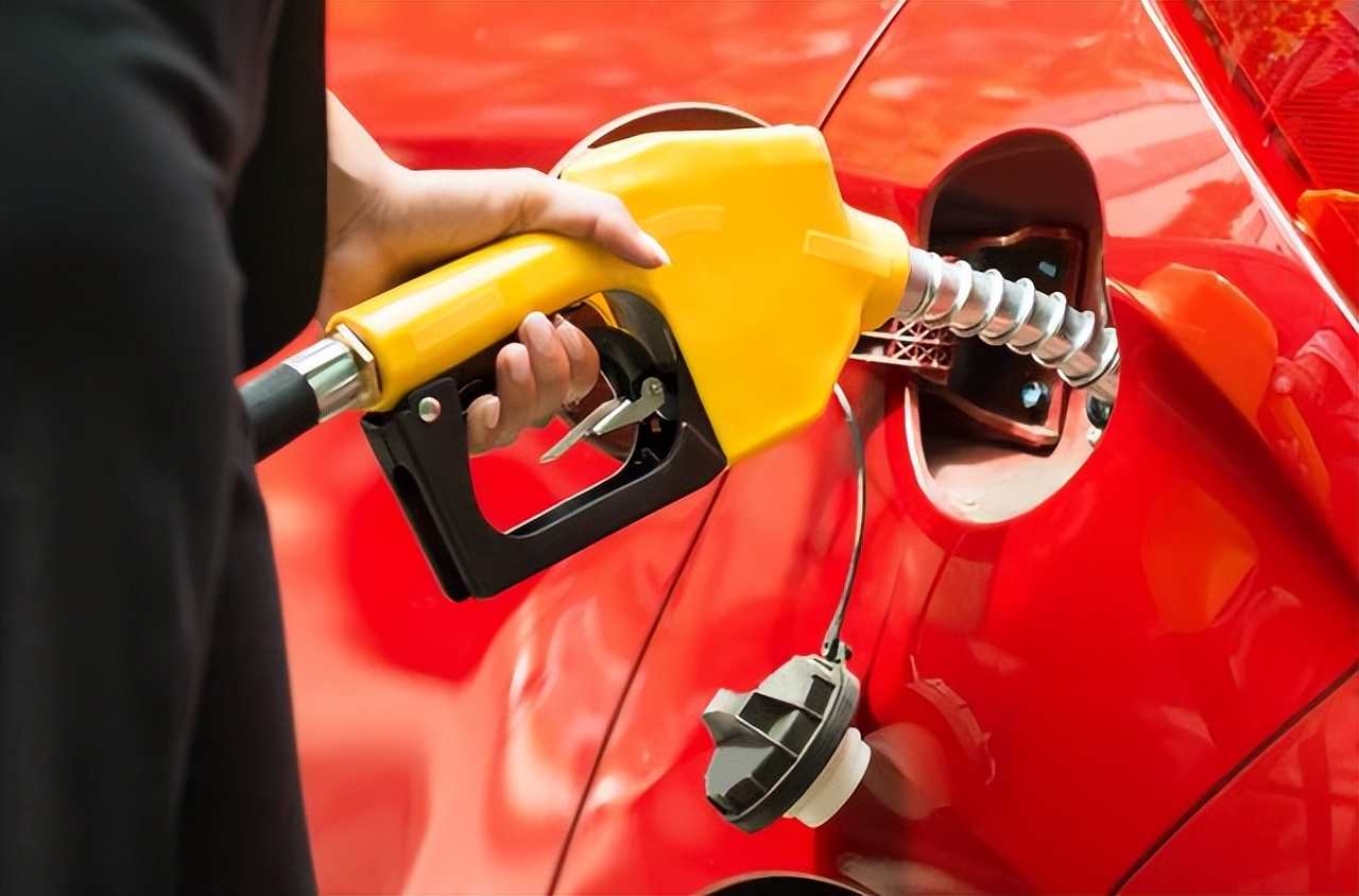 燃油车和新能源电动汽车,开了三年新能源车和燃油车相比