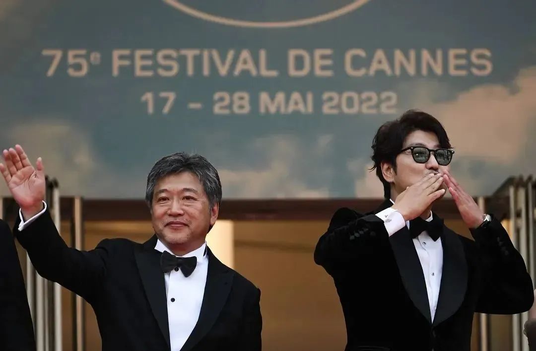 日本最杰出的电影导演代表是,日本五位导演拍成的电影