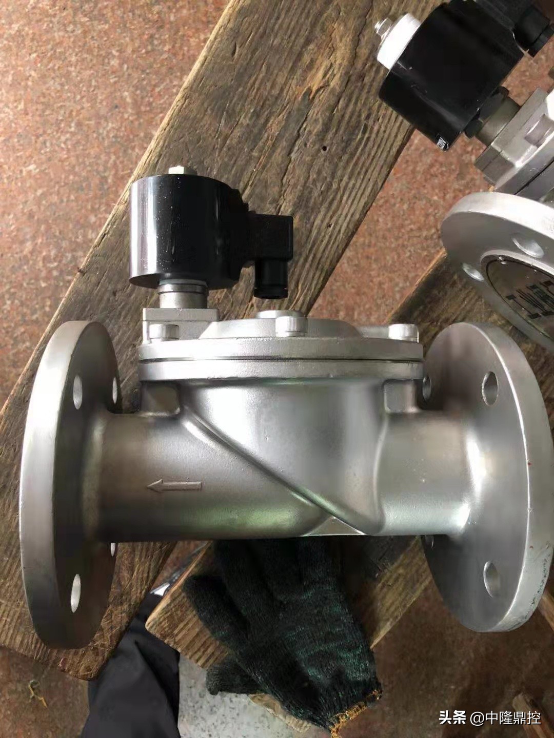 df系列电磁阀的工作原理,DF铸铁电磁阀工作原理