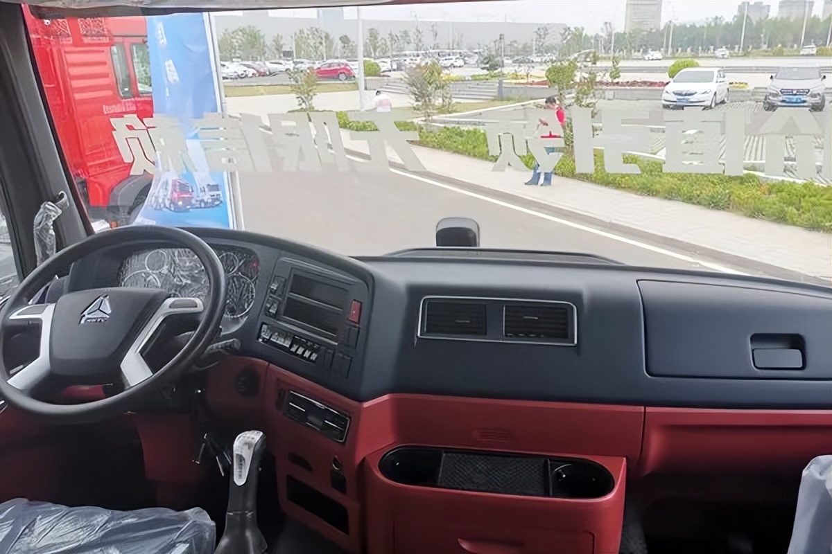 中国重汽豪沃t7车型尺寸,豪沃tx7最新版6.8米卡车