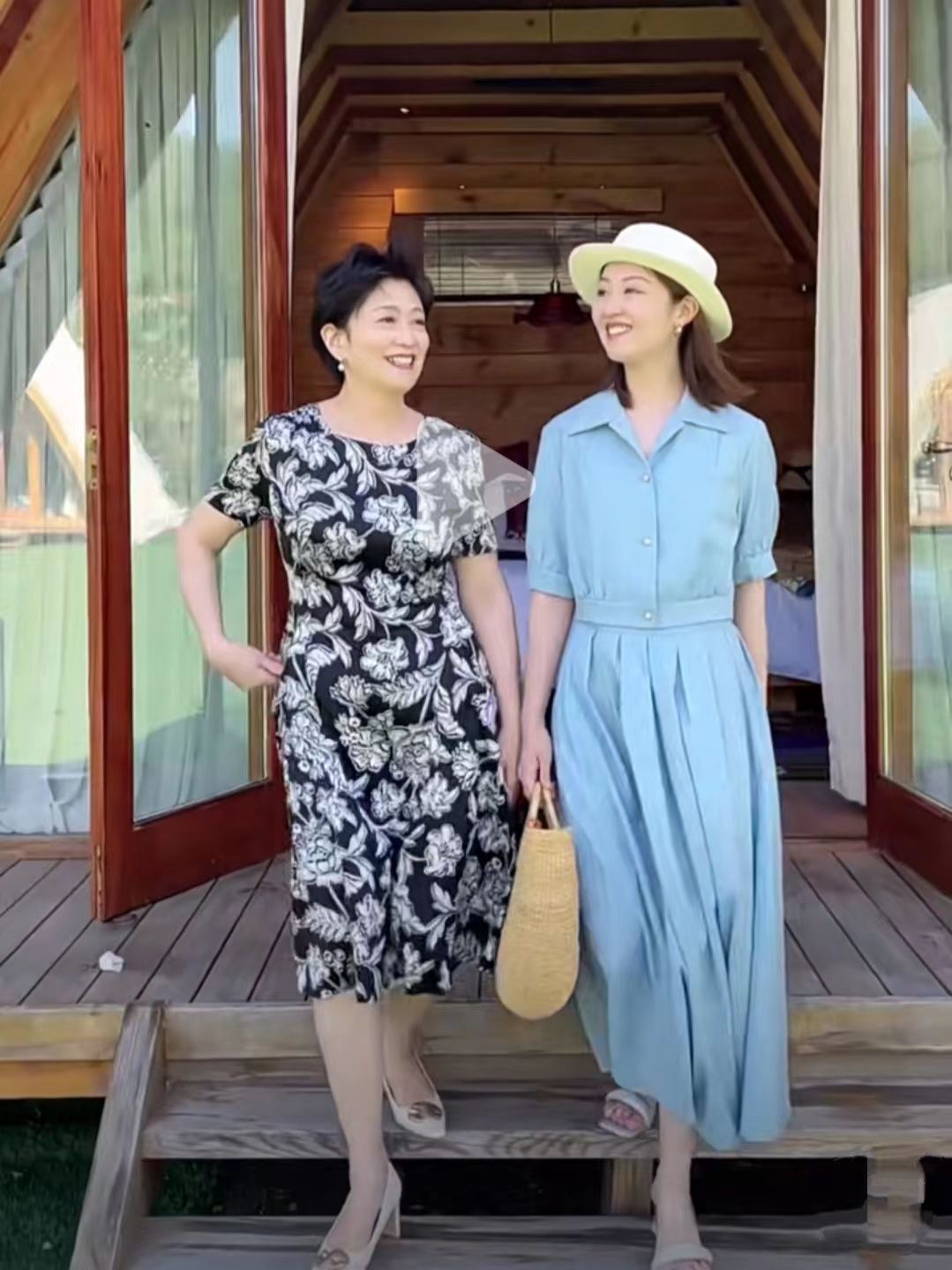 中老年穿裙子配什么鞋好看,五十多岁短发的服饰穿搭