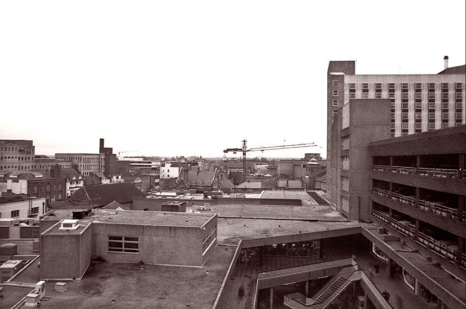 贫民窟的华裔“洗碗工”，缘何一跃成为英国最年轻贵族？