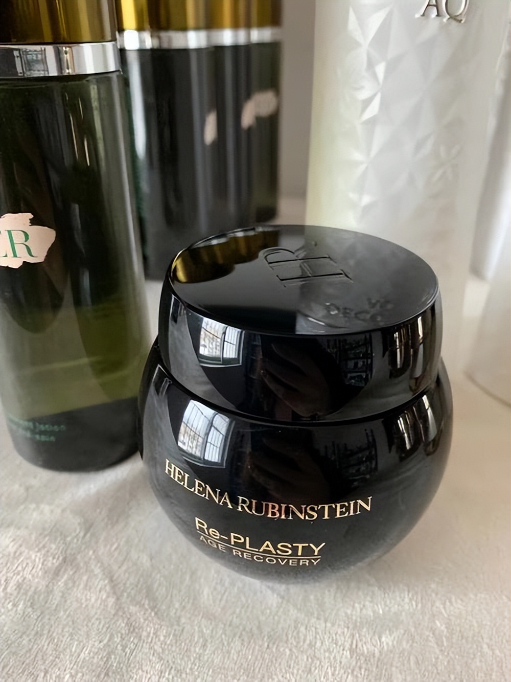 赫莲娜销售薪资,一般赫莲娜用一个月得多少钱