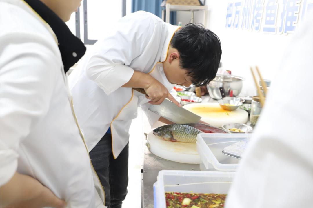 湖北国家补贴免费学餐饮,政府补贴学烹饪