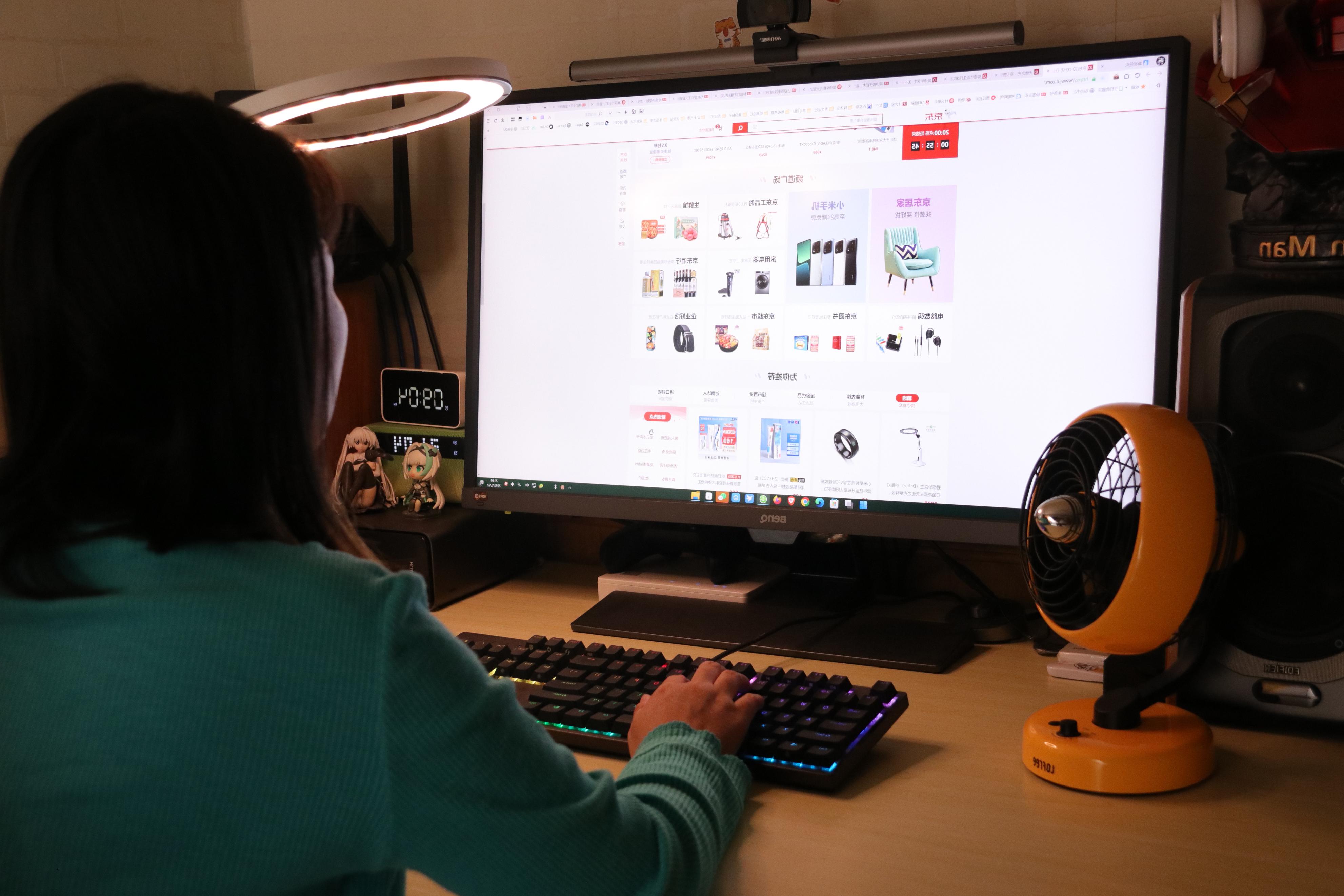 护眼灯推荐，独创NIR红光越用越健康！爱德华天使之光2专科级体验