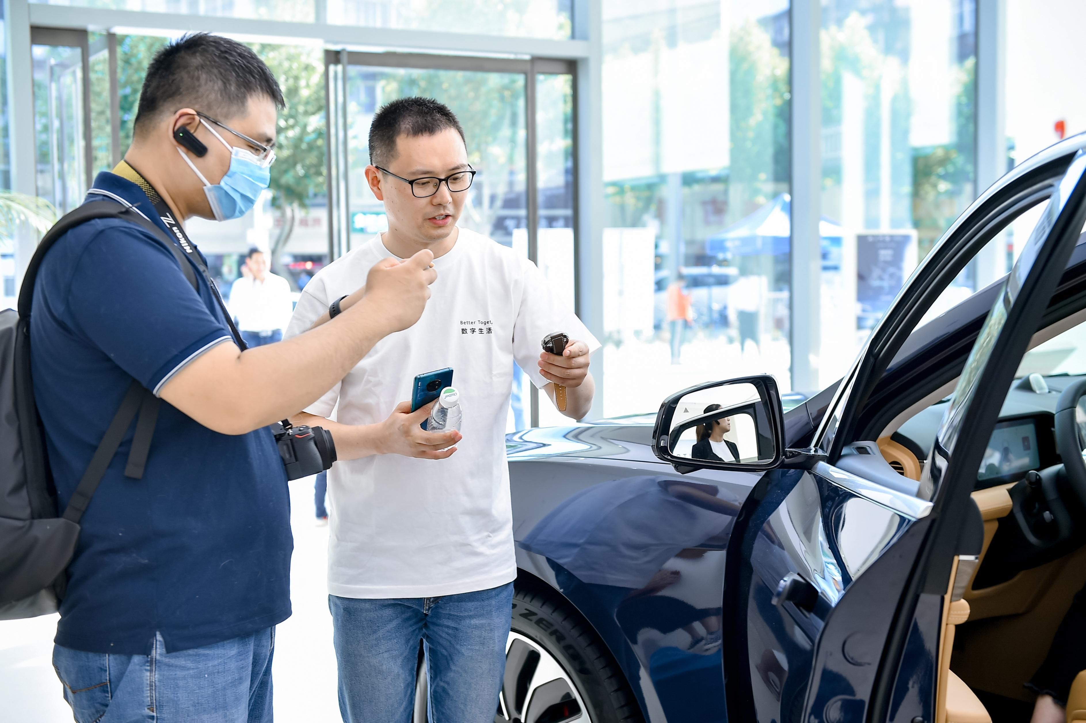 “夏日万象”HMS媒体沙龙在武汉华为旗舰店举办