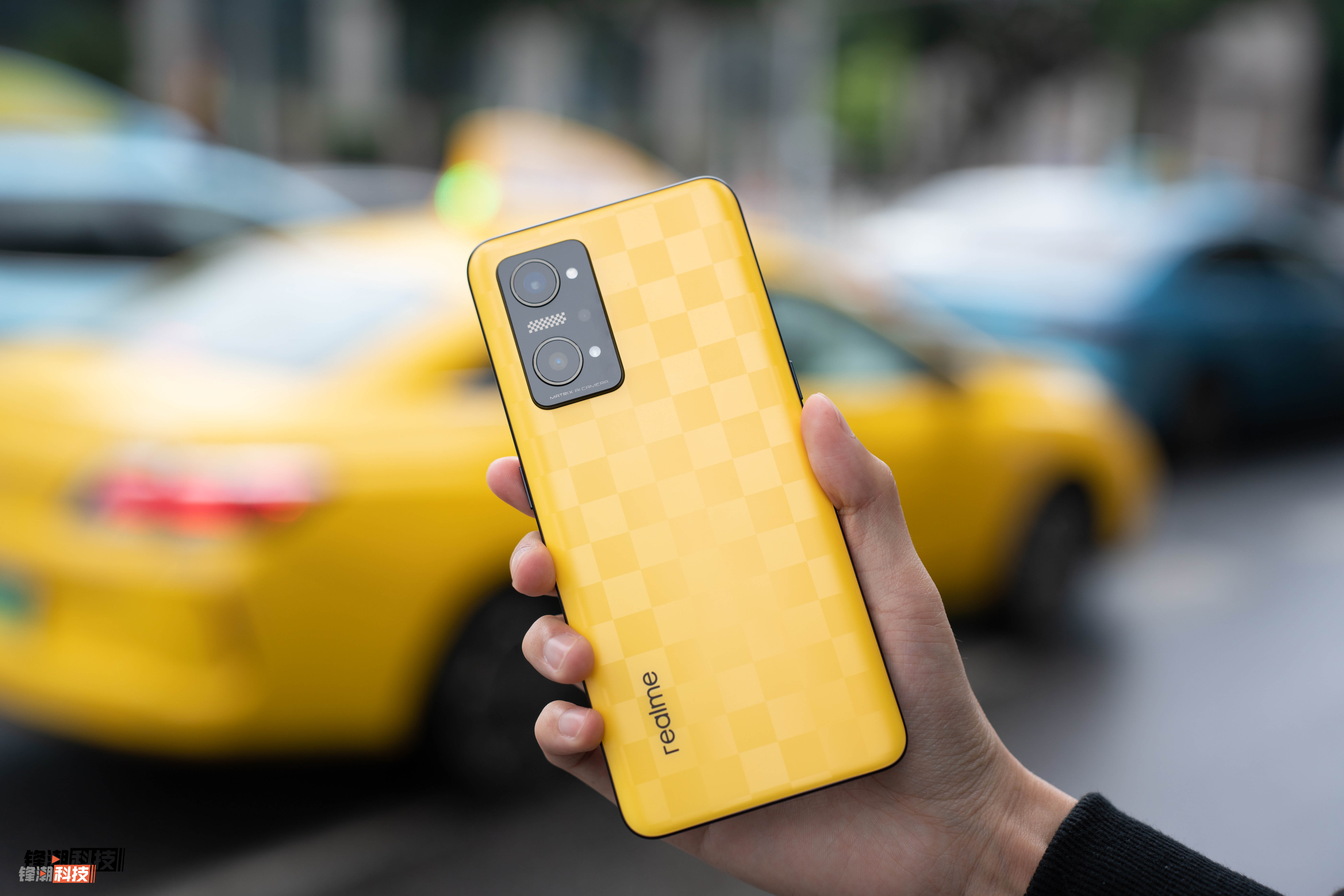 真我q5pro能用65w的闪充么,80w闪充能给60w手机充么