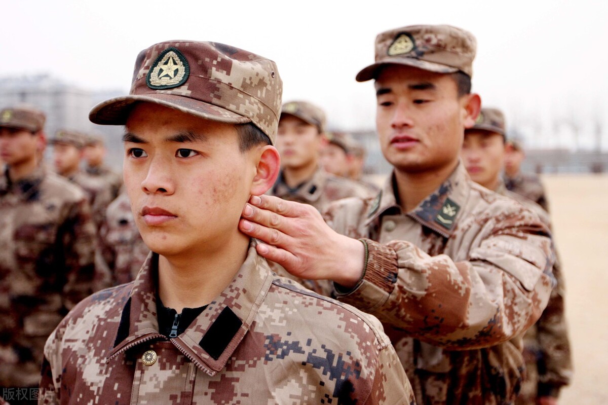 作为大学毕业生，在央企上班，选择当兵怎么样？可以这样考虑