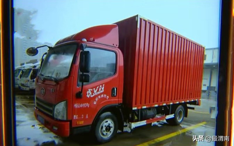 男30岁从事货车搬运工作7年,男子改行货车司机