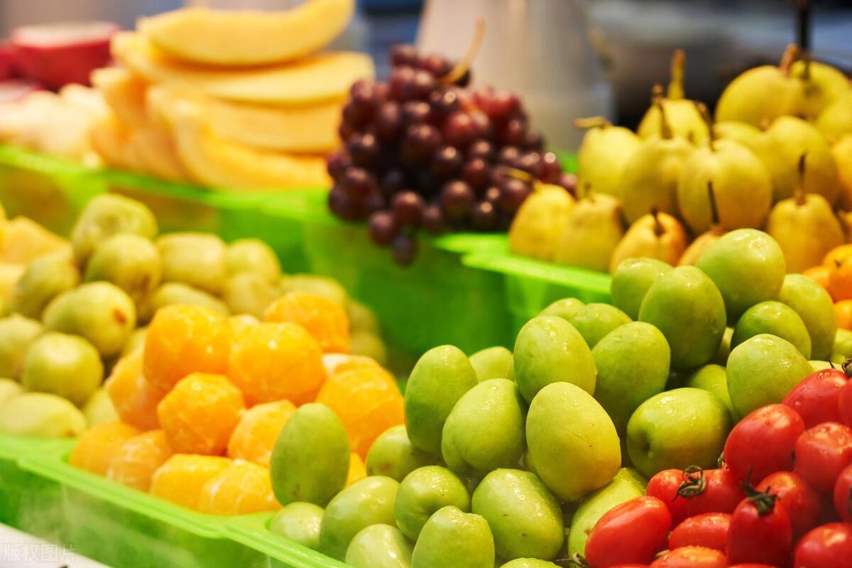 开水果店赚10万元,90后小伙开水果店一个月赚10万