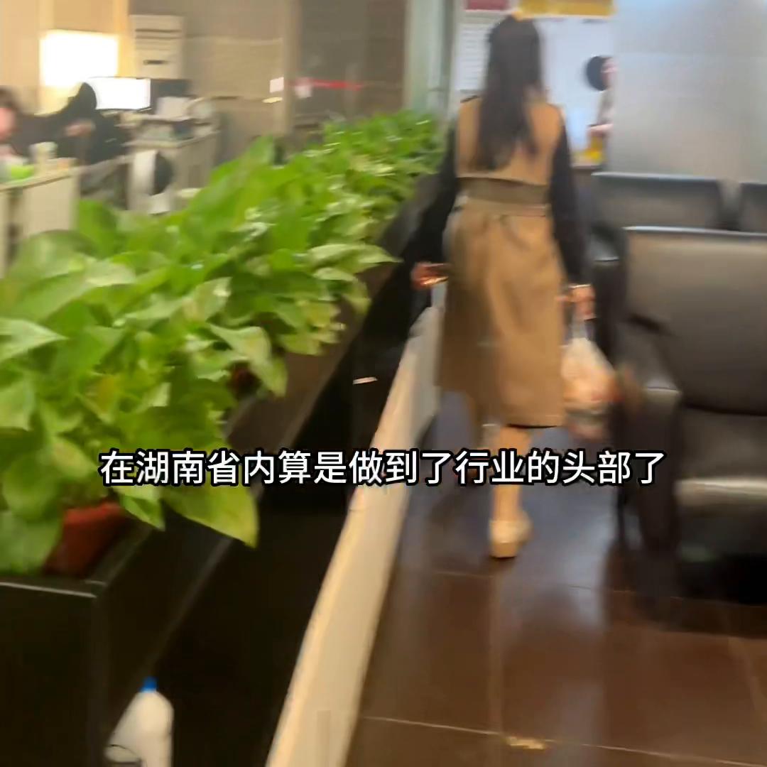 我和光头大叔老公创业，一起走过风风雨雨十年，有苦有甜，...