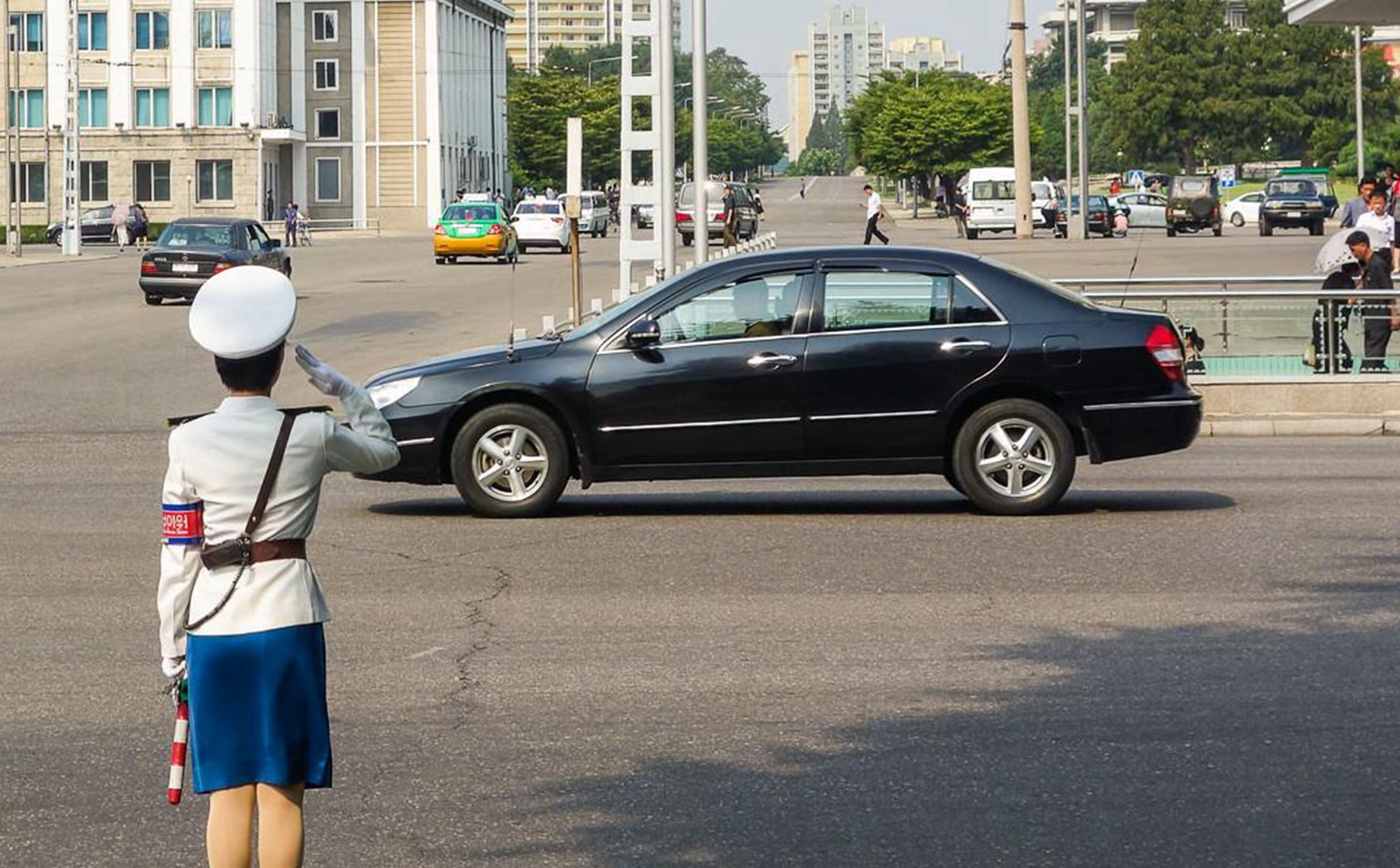 走进朝鲜，朝鲜豪车以德系为主，中国汽车被换标秒变“朝鲜国产”