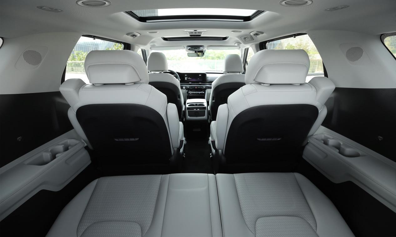 全新起亚嘉华实车很有商务风格,全新款起亚嘉华mpv版