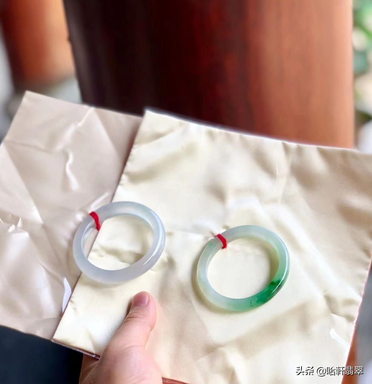 同样是翡翠,为啥带色的翡翠那么贵?尤其是绿色