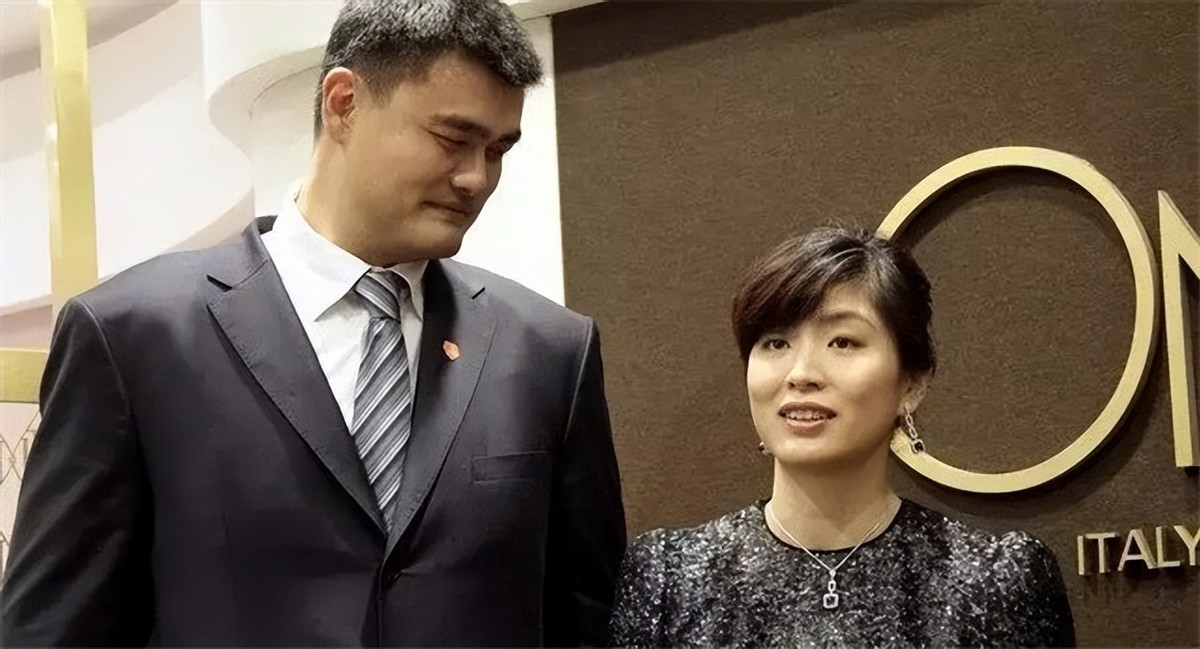 姚明与妻子叶莉,姚明妻子叶莉体重多少