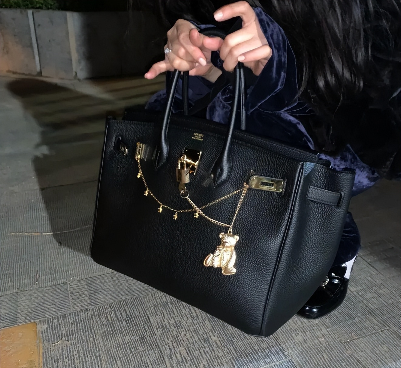 15人拼单3000一夜，名媛群聊天截图曝光，撕开当下社会虚伪遮羞布