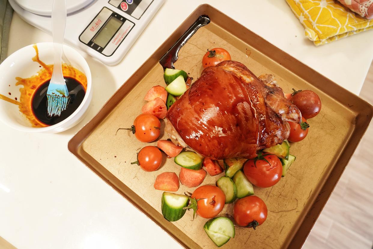 软烂不油腻的烤猪蹄你值得拥有,德国咸脆猪手如何烤才皮脆