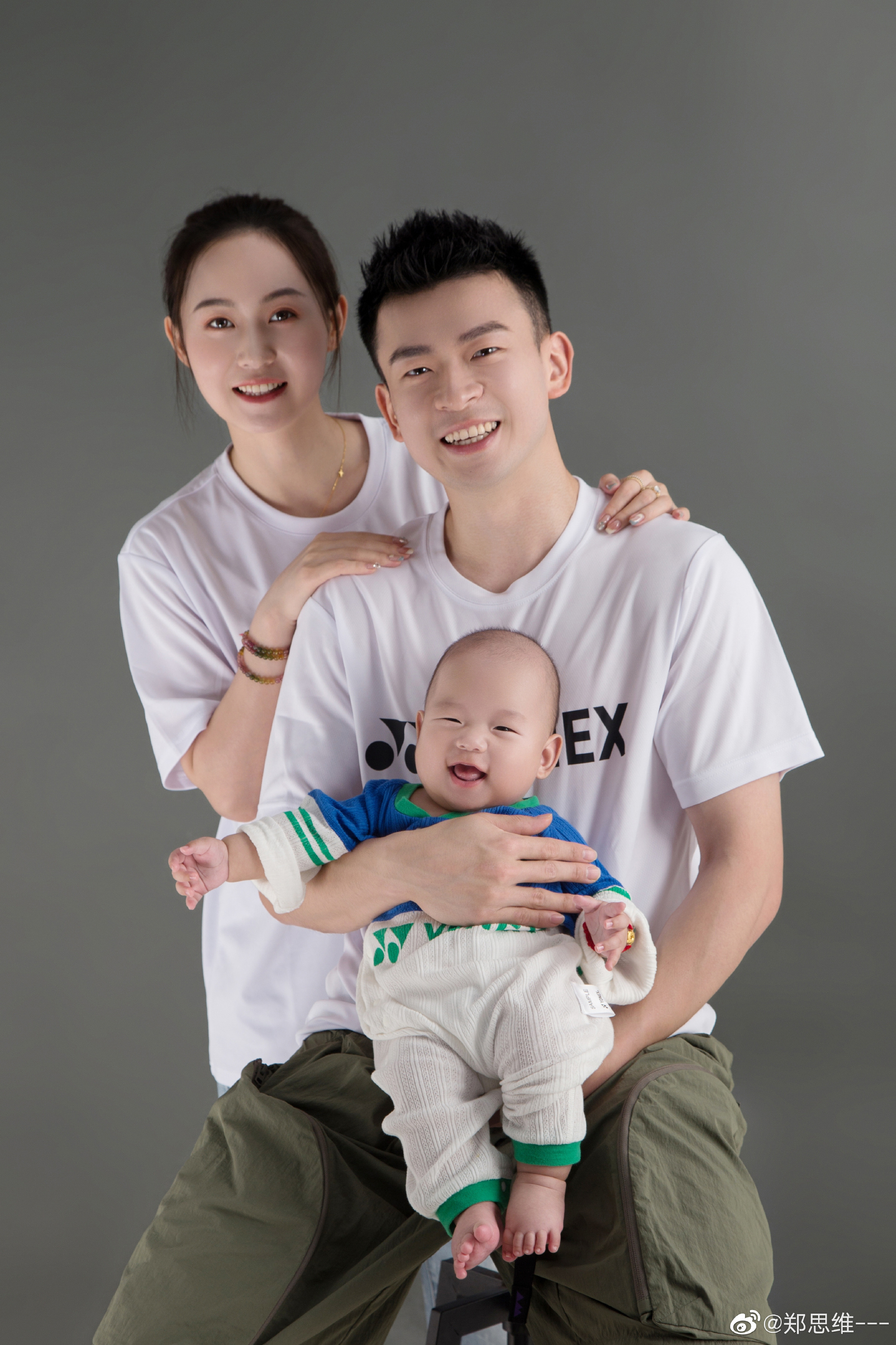 国羽世界冠军晒全家福,国羽世界冠军夫妇