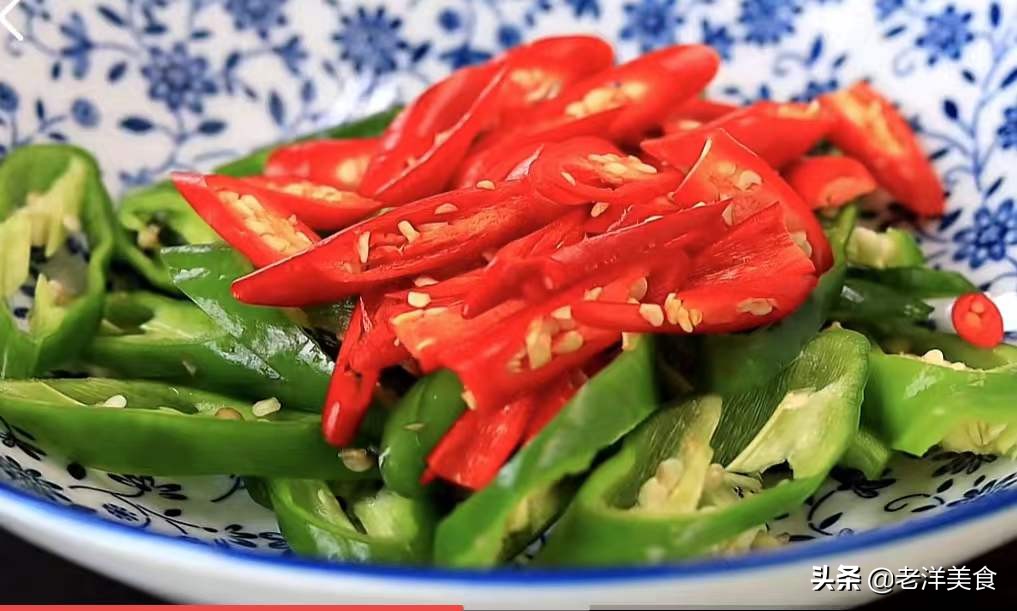 五花肉炒莲藕清脆爽口又下饭,怎么炒莲藕好吃又不发黑