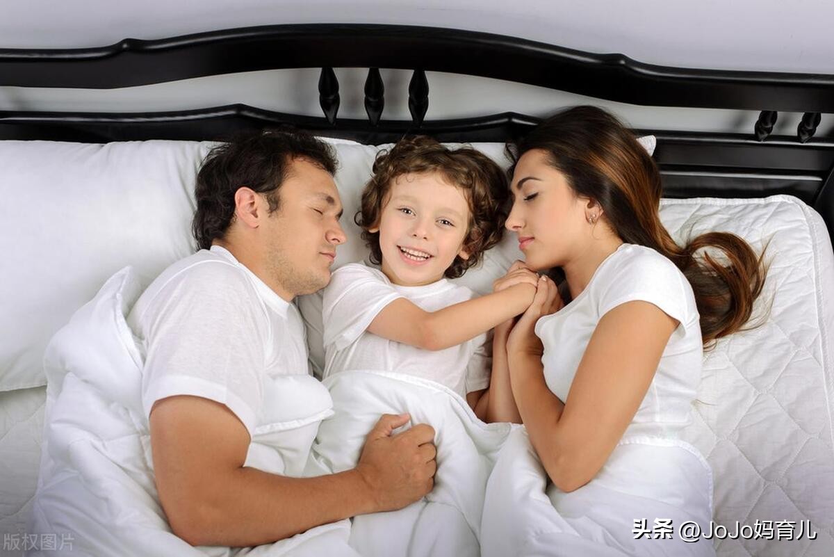 怎么给孩子正确讲几岁分房睡最好,如何正确的引导孩子分房睡