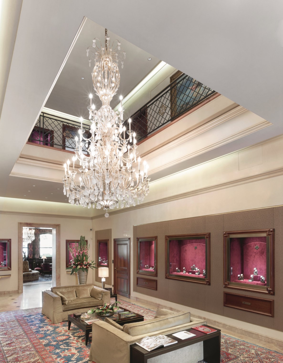 百达翡丽会甩掉经销商，自己开店吗？