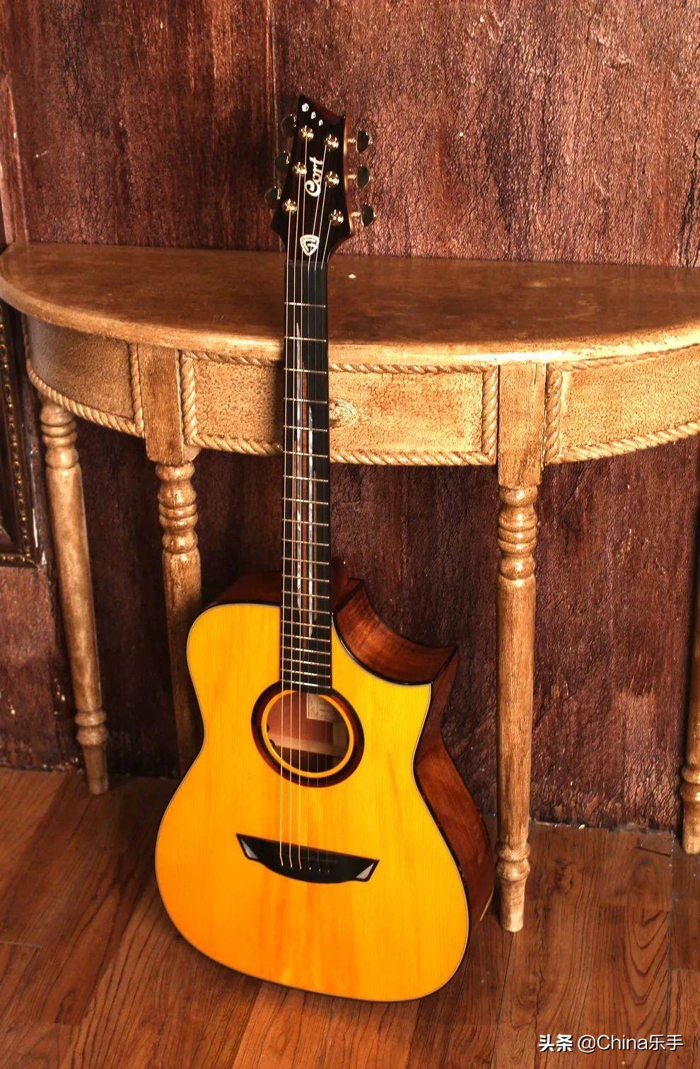木吉他箱体厚度对音色的影响,不同桶形吉他的音色对比