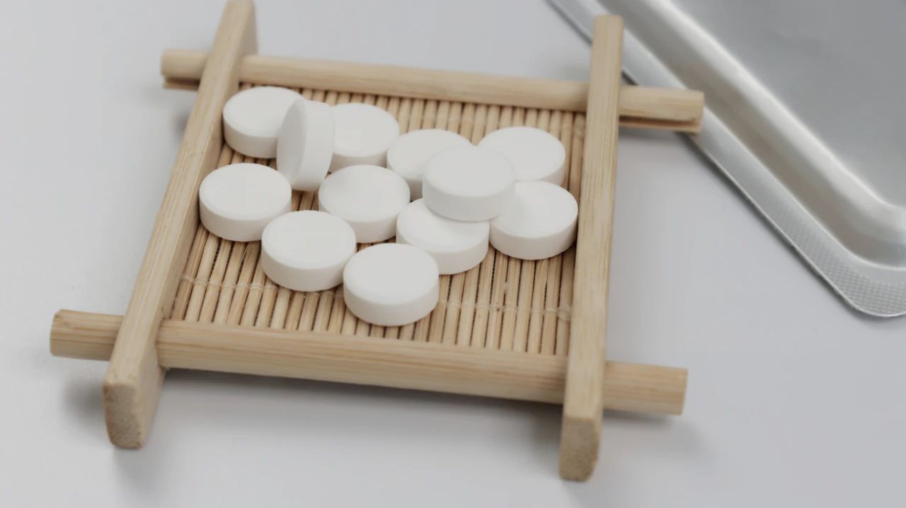 皮肤上有小点点就是出疹？别忽视，可能是过敏性紫癜，需做好了解