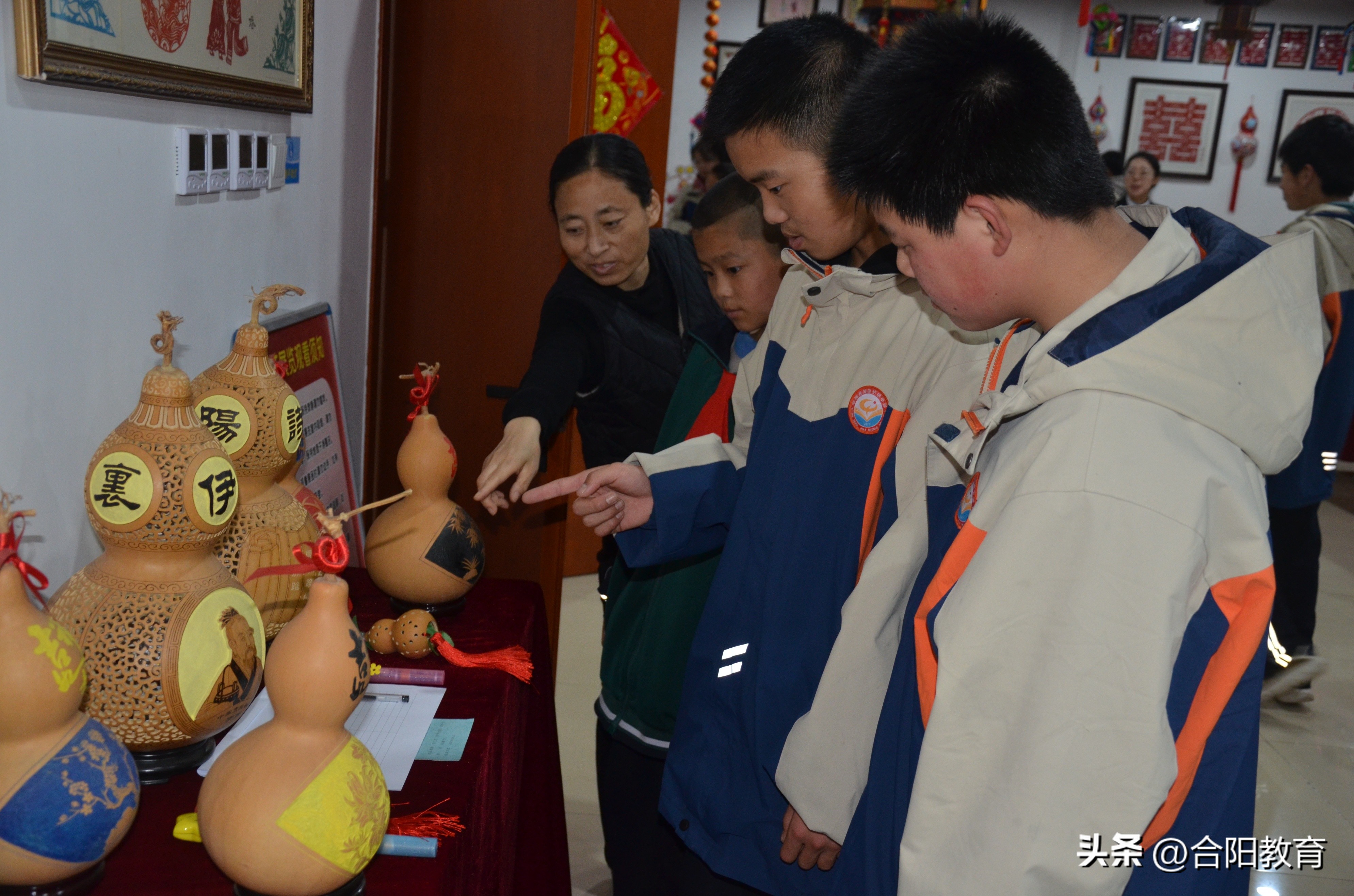 学生参加清明网上祭英烈活动照片,清明主题线上祭英烈活动学生图片