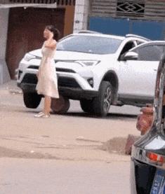 我想问一下这到底是足球还是篮球呢？这电棒是干什么用的