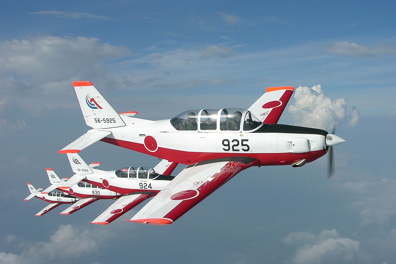 日本列岛的初级和中级训练机“富士T-7”