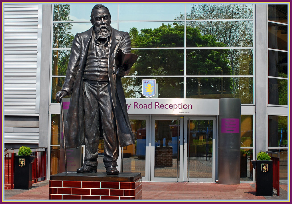 职业足球运动员是指,职业足球运动员是哪个大学