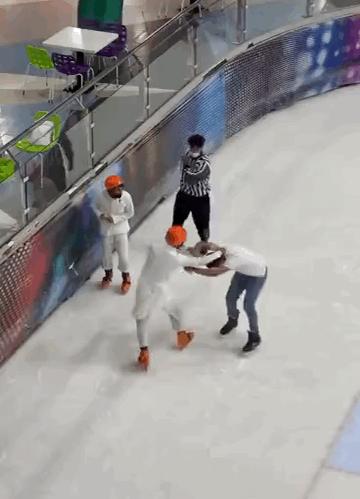 “千万！不要乱买东北风性感制服…”哈哈哈哈试穿后过于刺激