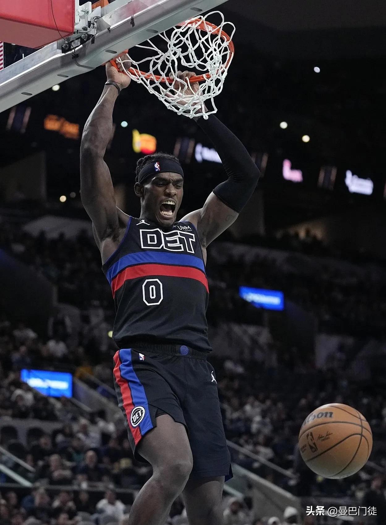 杰伦杜伦本赛季数据,杰伦杜伦得到20分17篮板