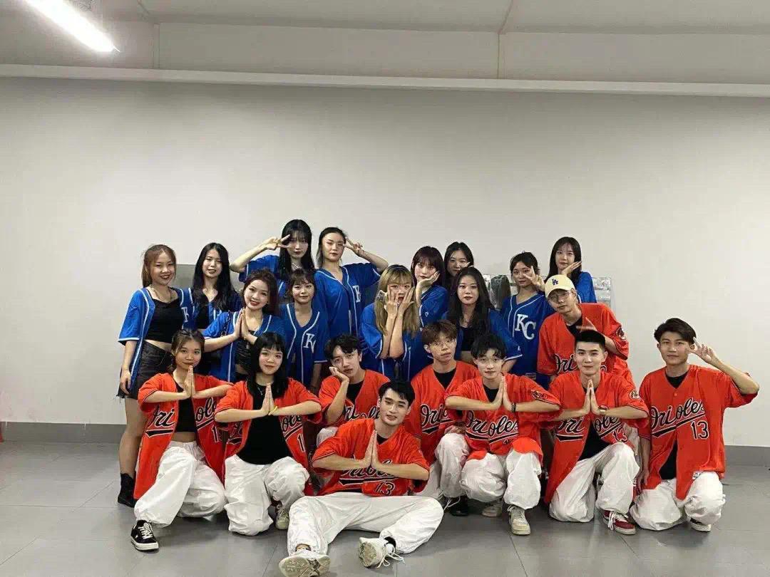 广州华立学院礼仪,广州华立学院外国语学院怎样