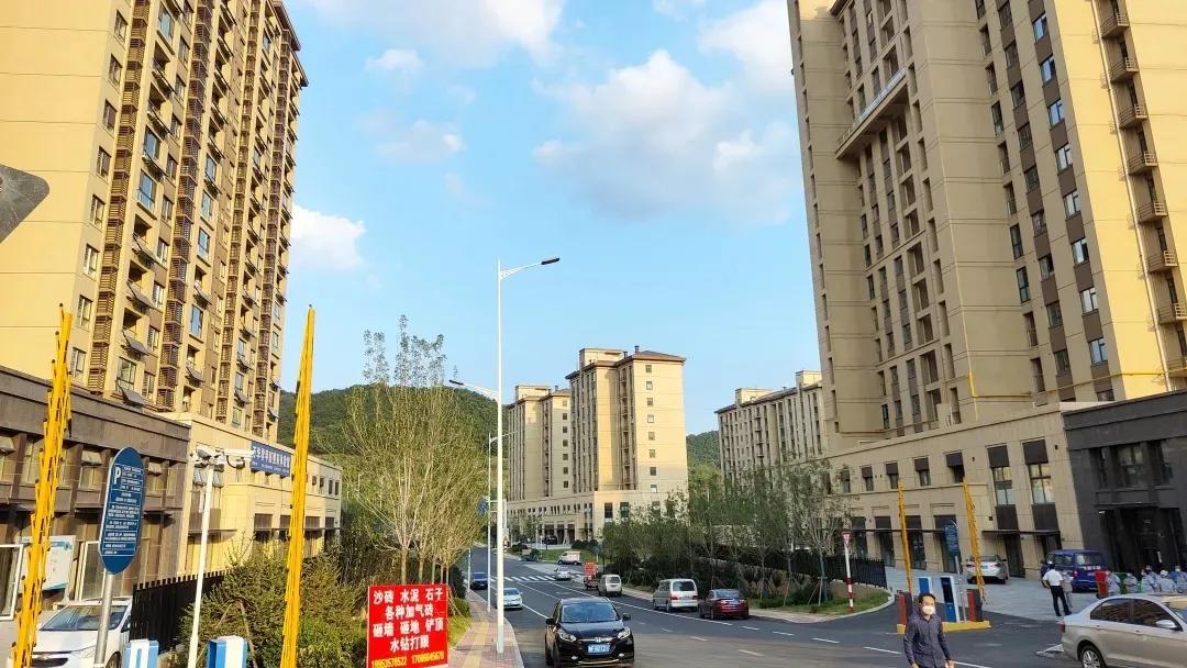 今天说两个在烟台买商铺的故事,刷新三观了…