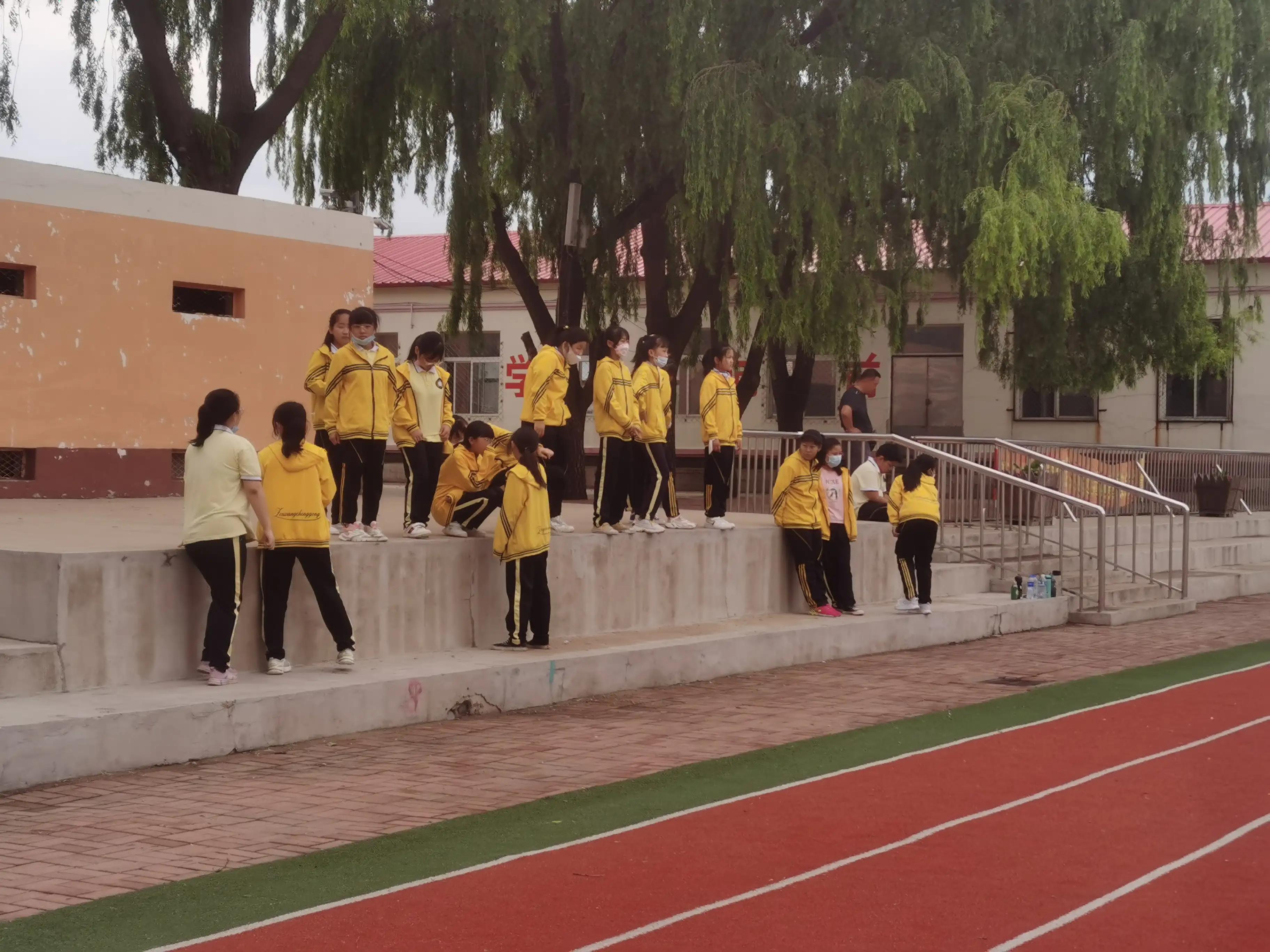 激情四射的足球赛,挥洒青春汗水篮球赛