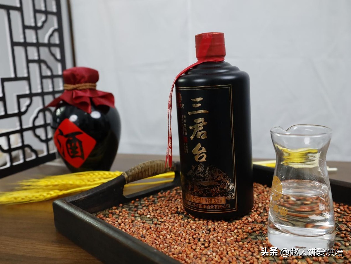 5瓶啤酒相当于多少白酒度数,一罐330ml啤酒酒精度2.5算酒驾吗