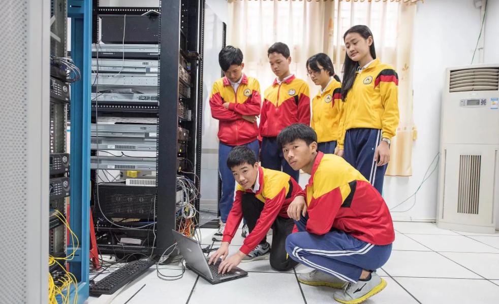 特斯拉招聘条件要求硕士专业,特斯拉大专生招聘条件要求