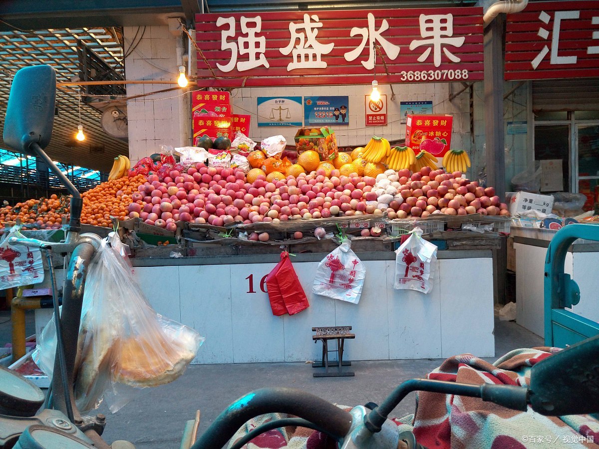 在学校周边开水果店如何盈利,一家水果店一年盈利多少