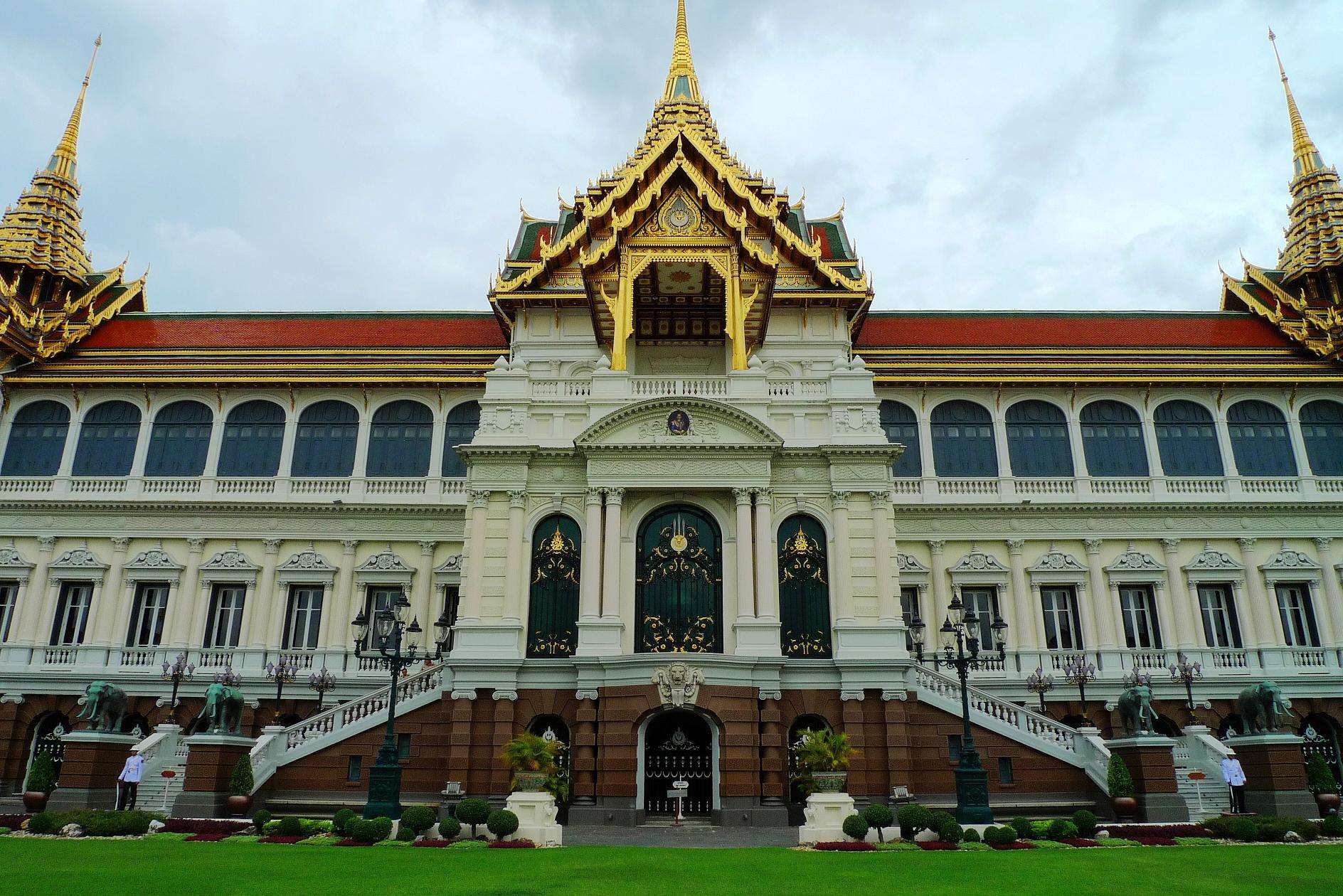 泰国的国王有实权吗,泰国国王和军方谁有实权