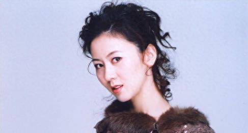 事实证明，为了钱选择当“裸模”的汤加丽，已经走上了另一条路